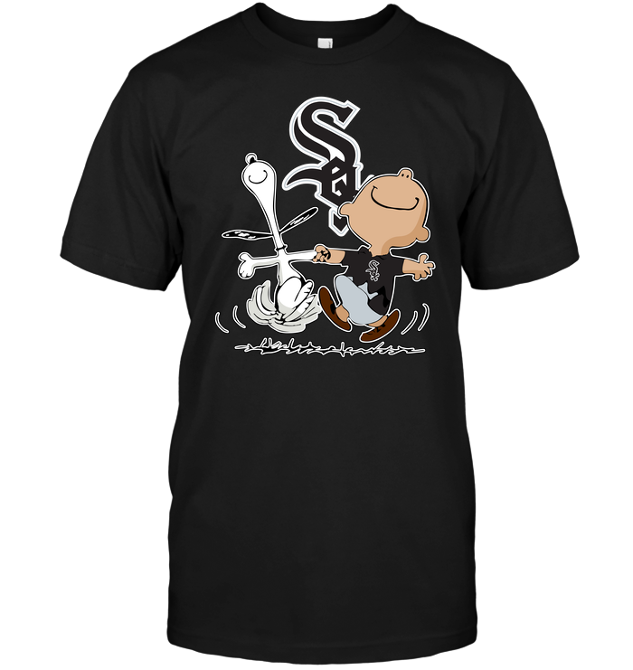 Charlie Brown and Snoopy watching city Chicago Cubs shirt